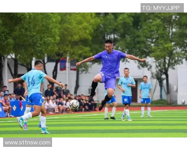 聚焦绿茵球场王者风采帅气足球巨星巅峰时刻